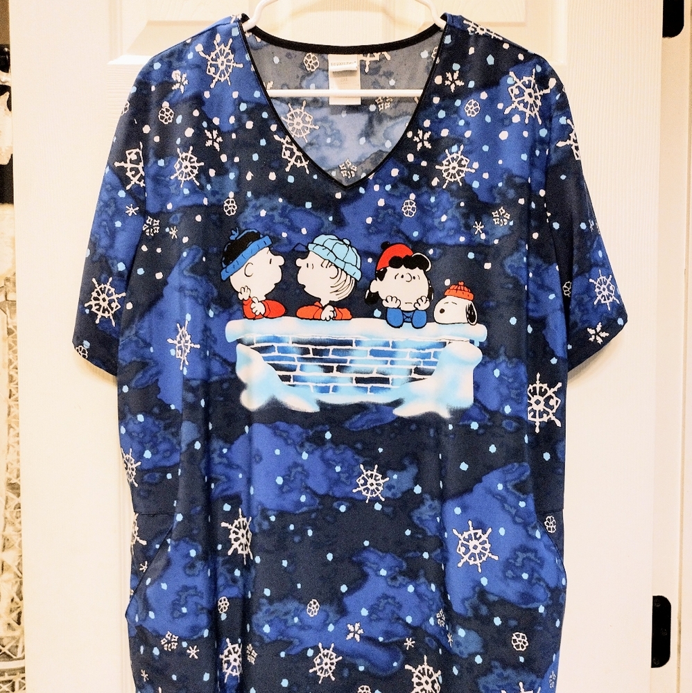 Peanuts Scrub Top Size 2X
